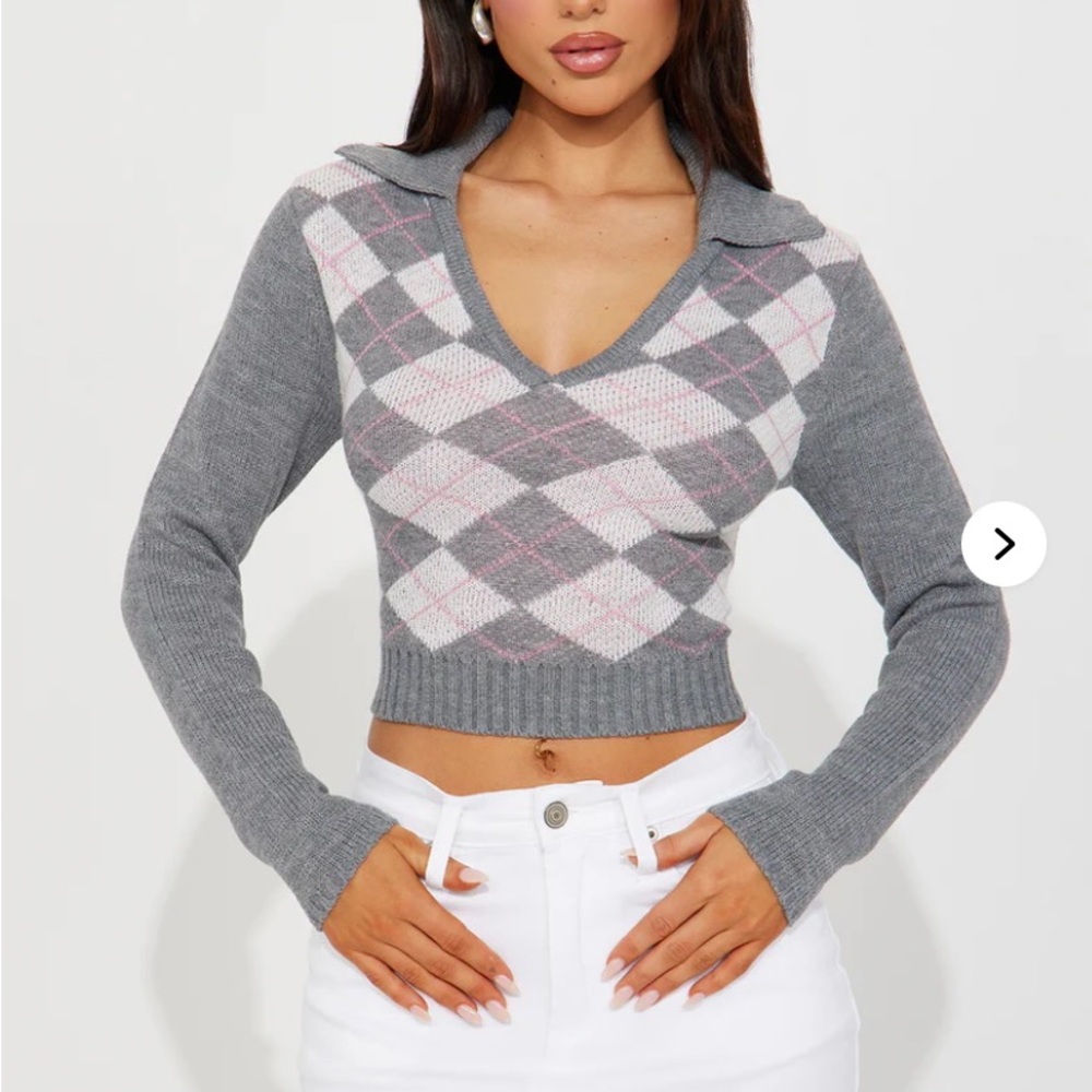 Fashion Nova Gray and Pink Argyle V-Neck Sweater